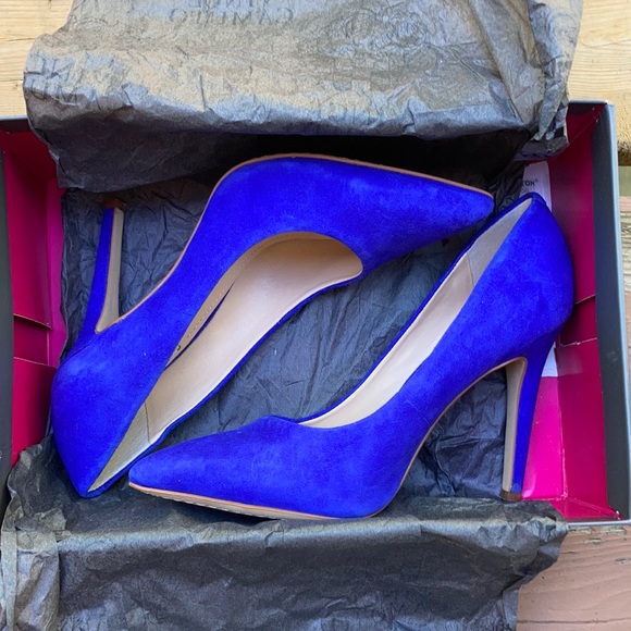 COPY - Vince Camuto EUC suede heels - Picture 6 of 6